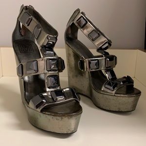 Pour la Victoire metallic future platform wedge